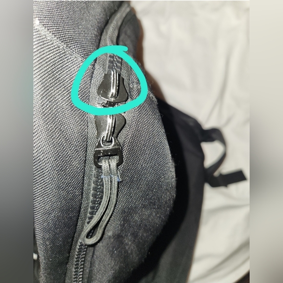 Black Packpack - Picture 5 of 8